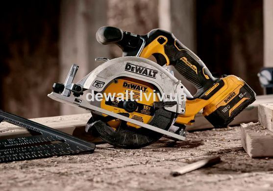 Пила дисковая аккумуляторная DeWALT DCS512