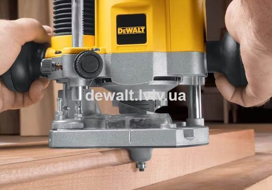 Фрезер DeWALT DW621
