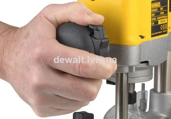 Фрезер DeWALT DW621