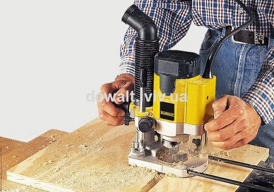 Фрезер DeWALT DW621