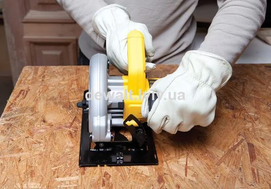 Пила дискова DeWALT DWE560