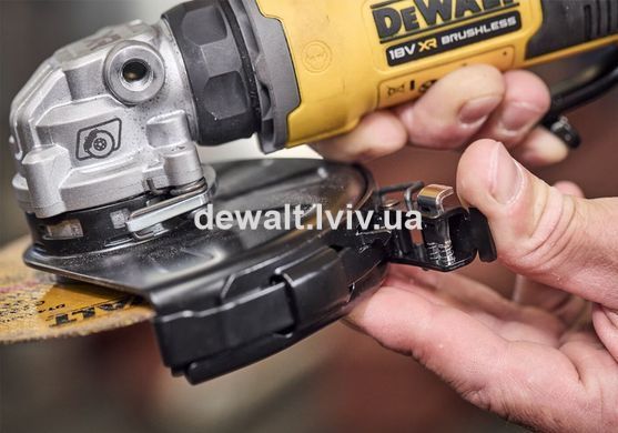 Шлифмашина угловая аккумуляторная DeWALT DCG404S2T
