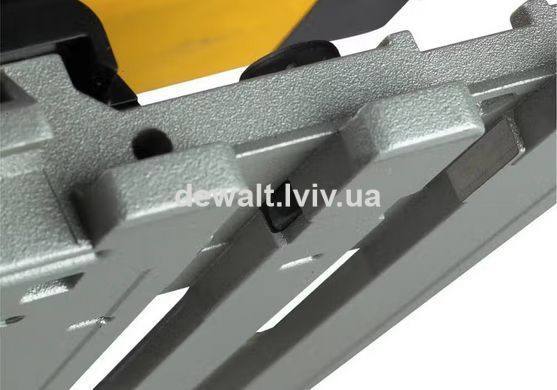 Пила дискова занурювальна DeWALT DWS520