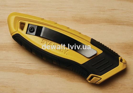 Нож Control-Grip длиной 132 мм с выдвижным лезвием для отделочных работ STANLEY STHT10432-0
