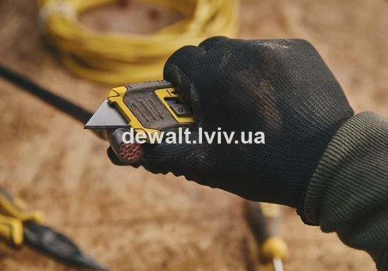 Нож Control-Grip длиной 132 мм с выдвижным лезвием для отделочных работ STANLEY STHT10432-0