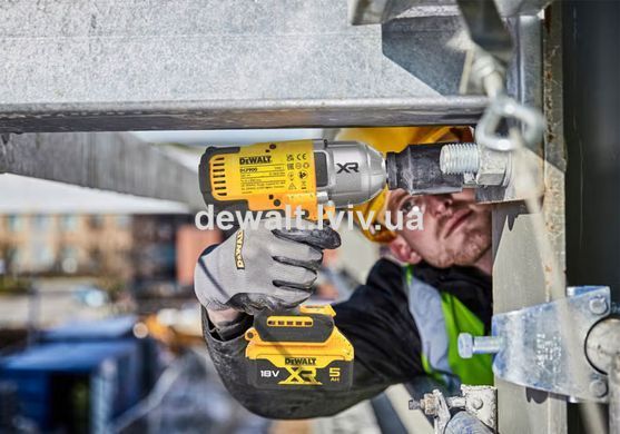 Гайковерт ударный аккумуляторный DeWALT DCF900