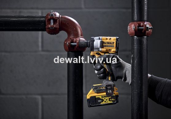 Гайковерт ударный аккумуляторный DeWALT DCF922