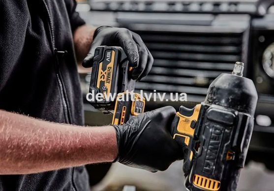Гайковерт ударный аккумуляторный DeWALT DCF900