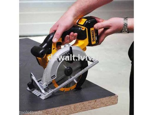 Пила дисковая аккумуляторная DeWALT DCS570