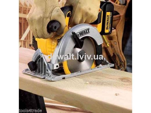 Пила дисковая аккумуляторная DeWALT DCS570