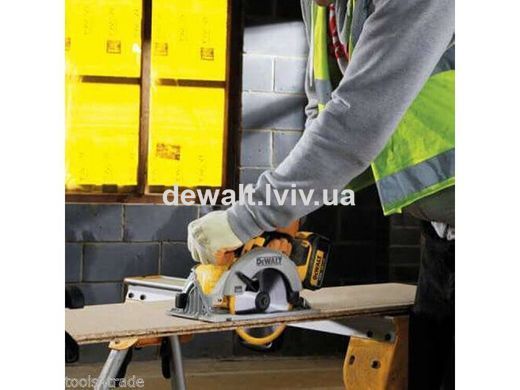 Пила дисковая аккумуляторная DeWALT DCS570