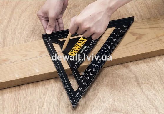 Угольник для кровельных работ, металический, размером 300 х 300 мм DeWALT DWHT25228-0