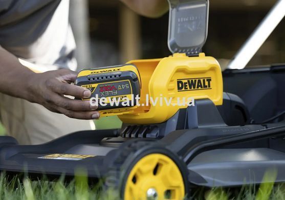 Газонокосарка акумуляторна самохідна DeWALT DCMWSP550N