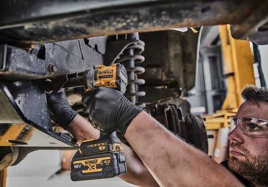 Гайкокрут ударний акумуляторний DeWALT DCF921 - купити в Україні