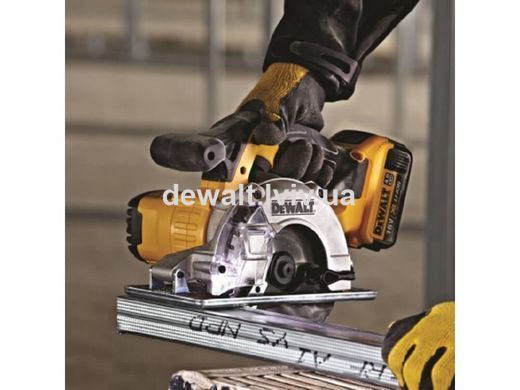 Пила дискова акумуляторна DeWALT DCS373