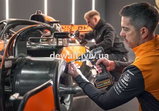 Дрель-шуруповёрт аккумуляторная ударная McLaren F1 TEAM LIMITED EDITION DeWALT DCD85MM2T
