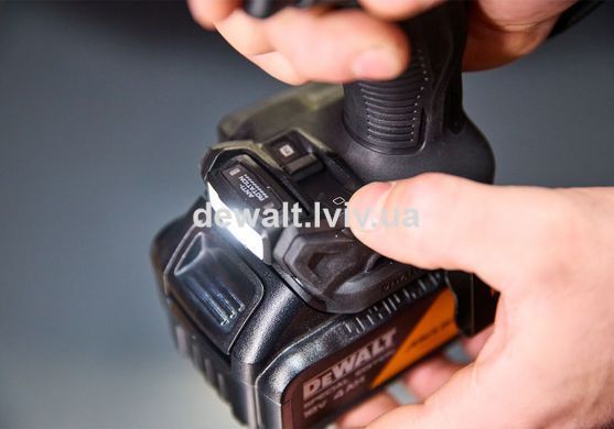 Дрель-шуруповёрт аккумуляторная ударная McLaren F1 TEAM LIMITED EDITION DeWALT DCD86MM2T