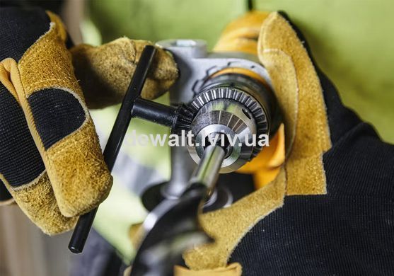 Дрель с ударом DeWALT DWD024