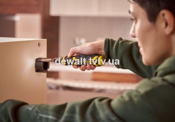 Отвертка &ndash; набор аккумуляторная Power-Assist, 4В, 1.5 А/год STANLEY FMHT66719-0
