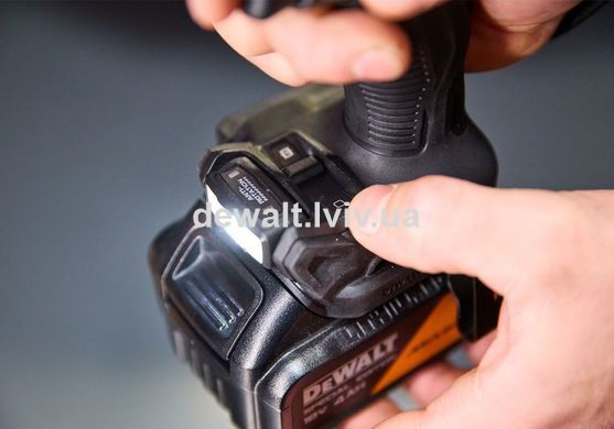 copy_Дрель-шуруповёрт аккумуляторная ударная McLaren F1 TEAM LIMITED EDITION DeWALT DCD86MM2T