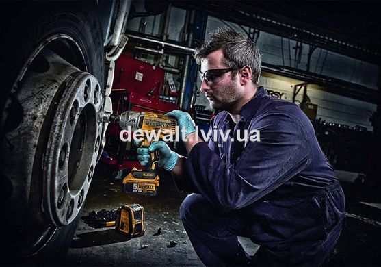 Гайковерт ударный аккумуляторный DeWALT DCF899