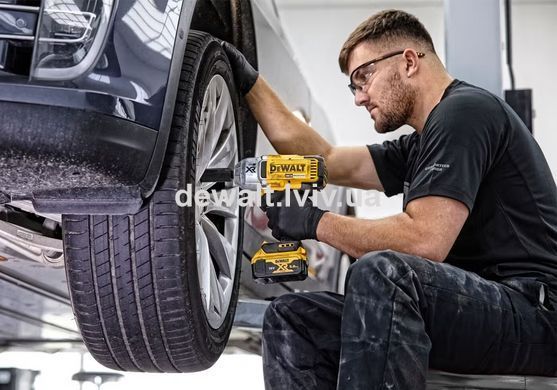 Гайковерт ударный аккумуляторный DeWALT DCF899