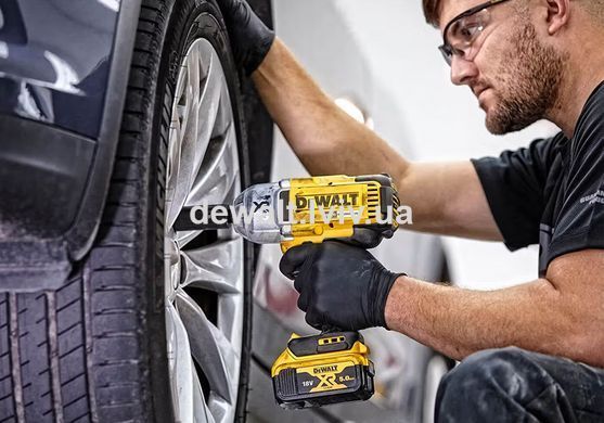 Гайковерт ударный аккумуляторный DeWALT DCF899
