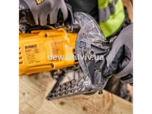 Пила дисковая аккумуляторная DeWALT DCS577